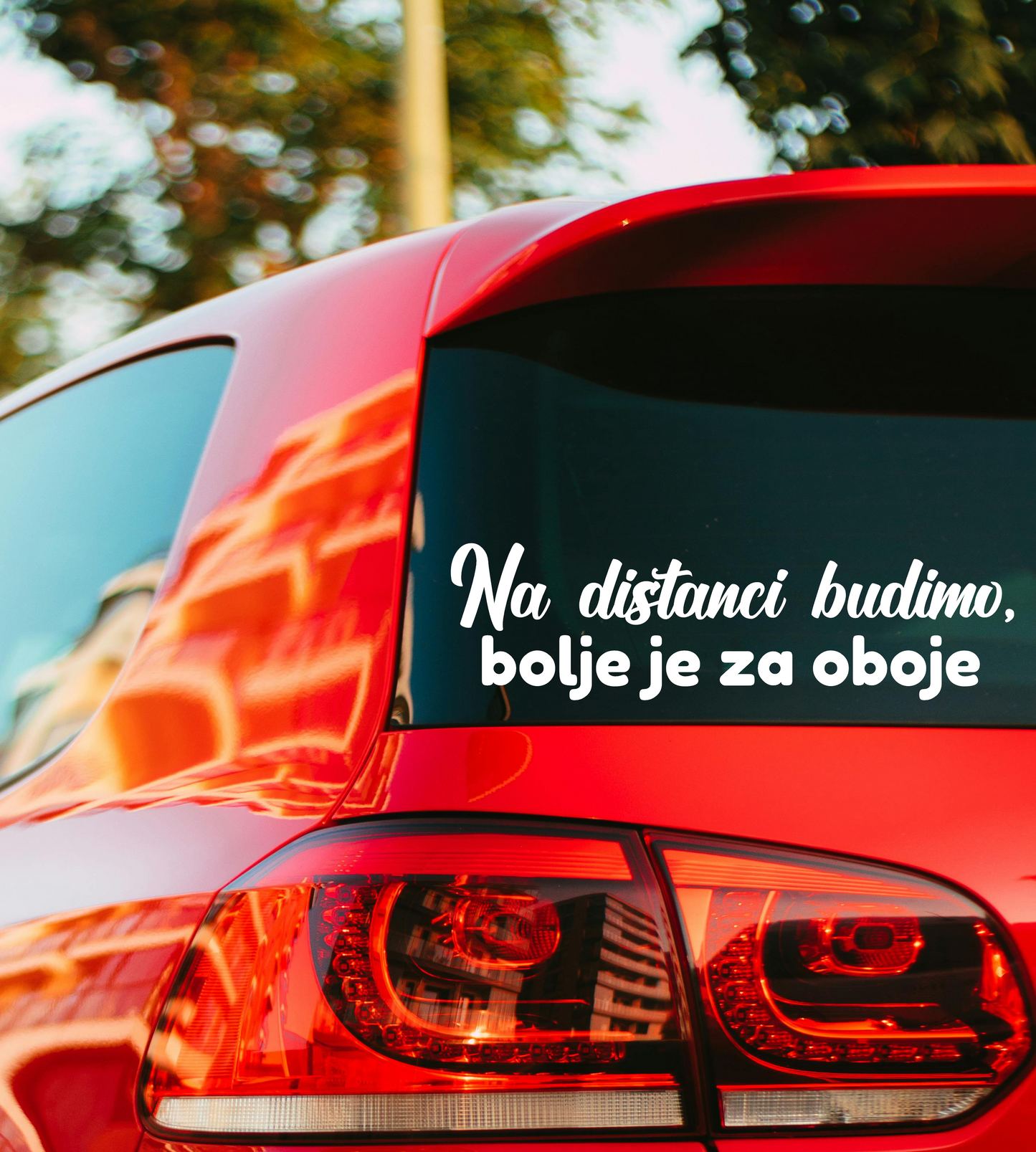 Naljepnica za auto "Na distanci budimo, bolje je za oboje"
