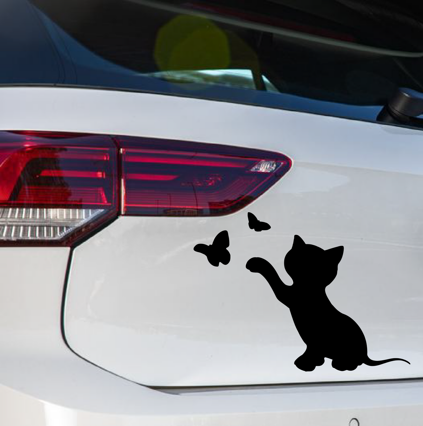 Naljepnica za auto "Mačka i leptirići"