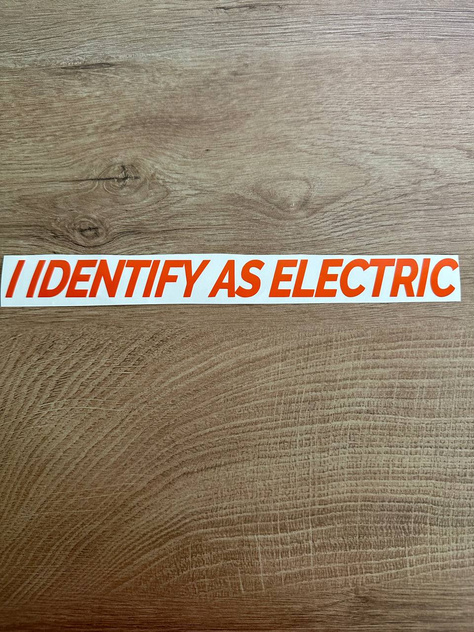 Naljepnica za auto "I identify as electric"