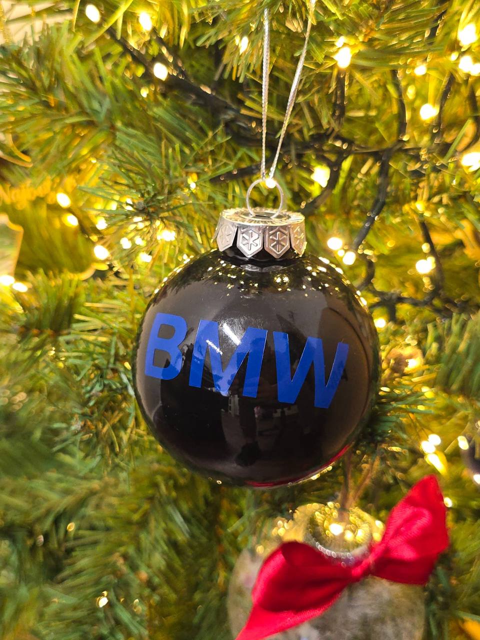 Božićna personalizirana kuglica za ljubitelje automobila – BMW, Audi, Volkswagen